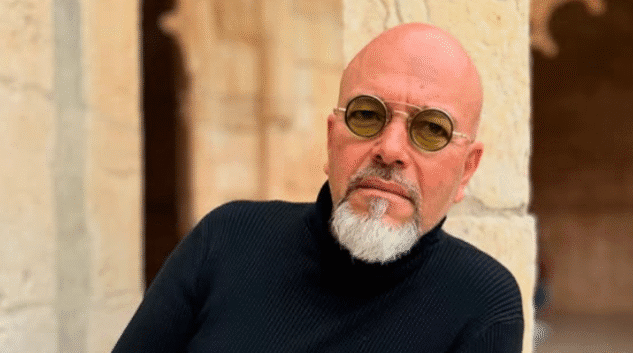 Actor cubano Carlos Acosta-Milian salió de Cuba hace muchos años y se desdobla con cada personaje en la escena miamense.