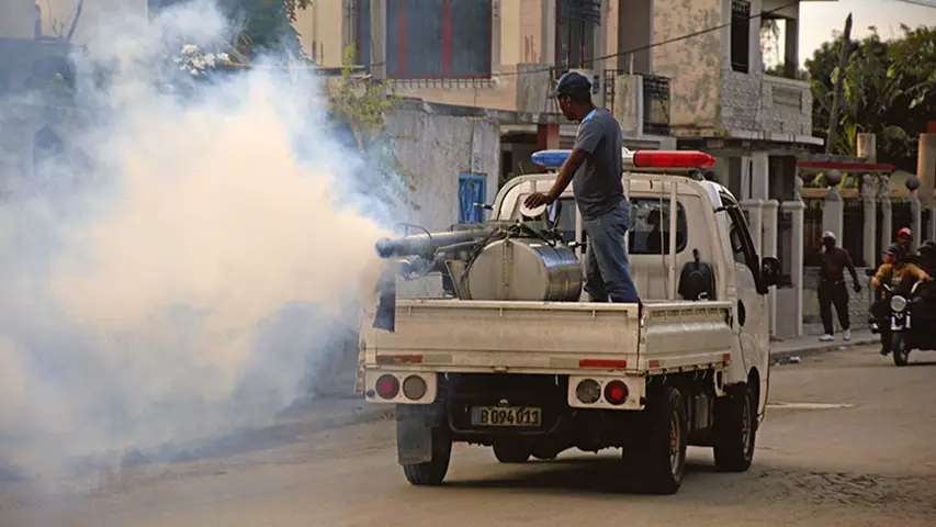 El MINSAP reconoce falta de combustible, insecticidas y equipos, mientras la crisis y epidemia se expanden por casi todo el país.