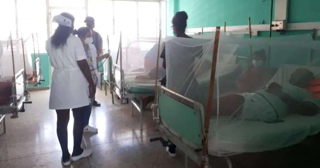 El Gobierno asegura que los casos de arbovirosis disminuyen en Matanzas, mientras los habitantes insisten en que la epidemia sigue golpeando con fuerza.