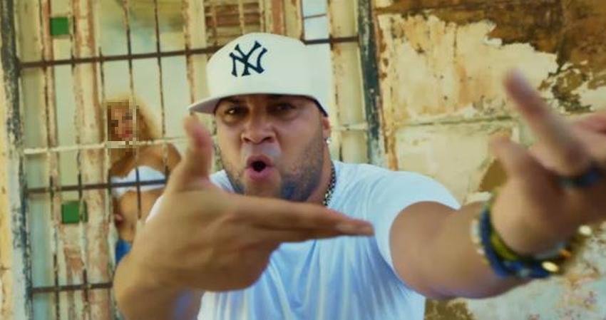 El rapero cubano Insurrecto fue arrestado en Florida y trasladado a un centro de detención, en un proceso que podría comprometer su estatus migratorio y derivar en una posible deportación.